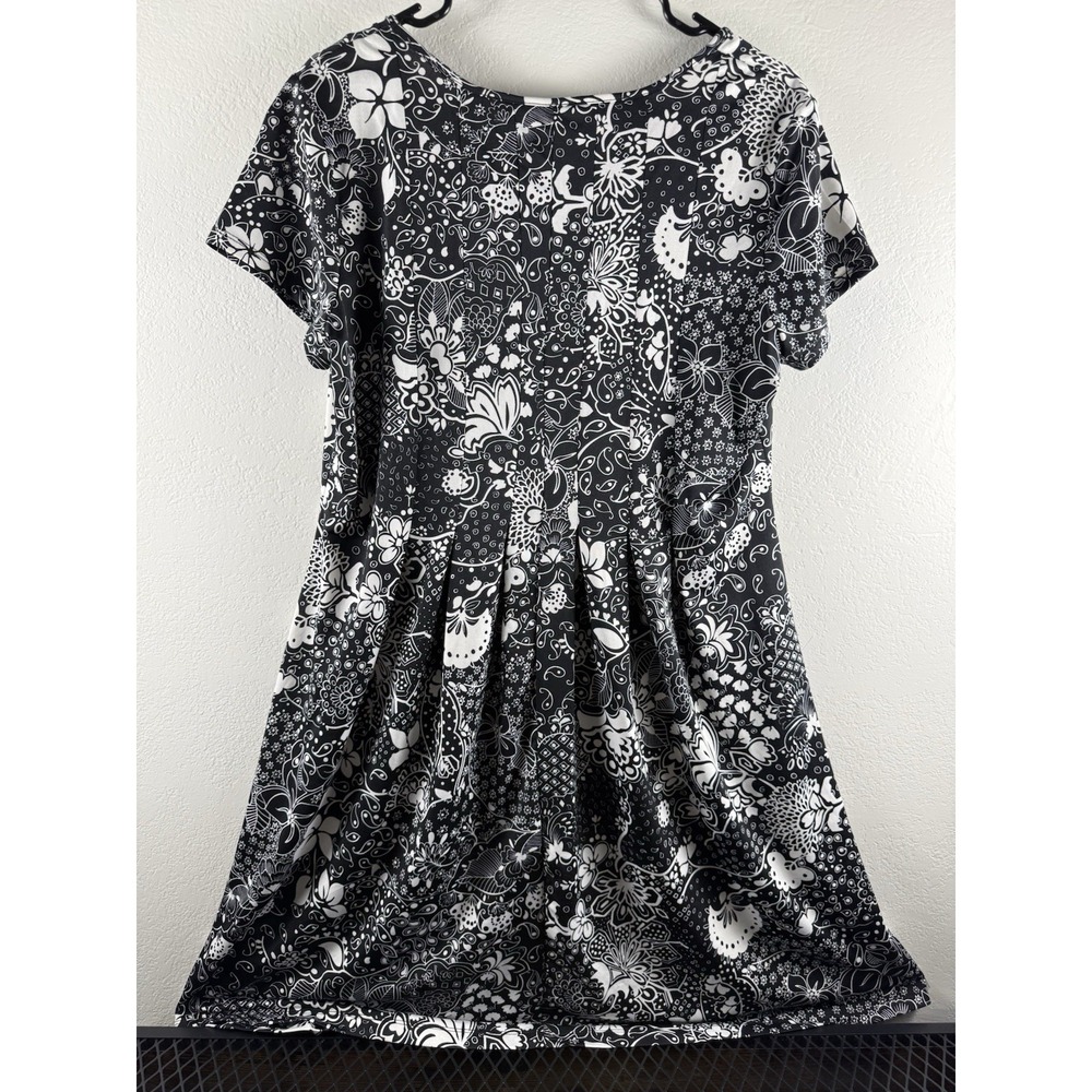 Kim Rogers L Black White Floral Dress Short Sleeve Fit Flare Stretch Knee Summer - Picture 10 of 16